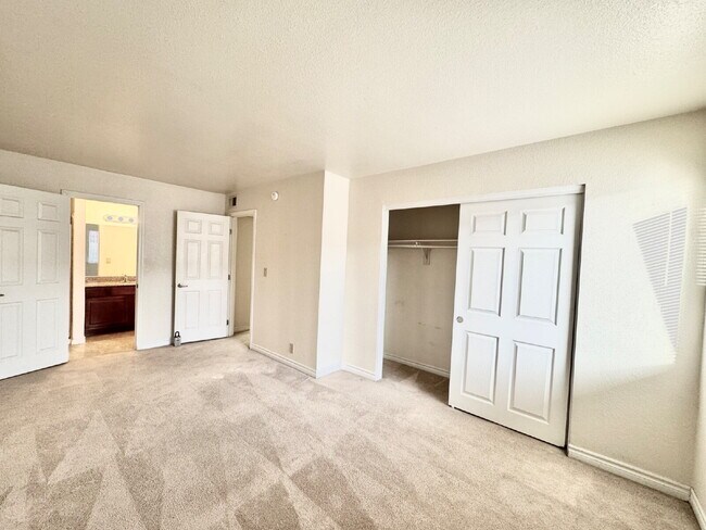 Building Photo - Las Vegas Guard-Gated Condo for Rent | 2 Bedroom Upstairs Unit | River Glen Community