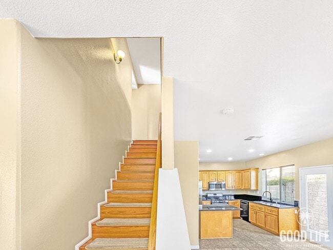 Building Photo - Immaculate 4Bd/2.5Ba Home with New Fridge, AC, Fenced Back Patio in Aliso Viejo!