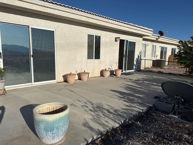 Building Photo - 2834