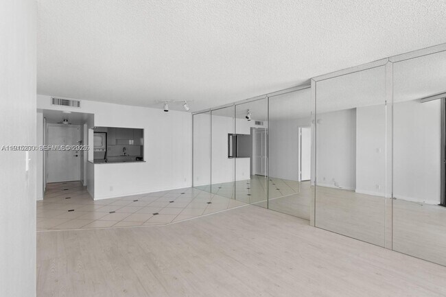 Building Photo - 1865 Brickell Ave