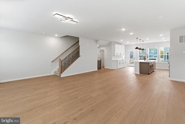 Building Photo - 4 Barton Ave