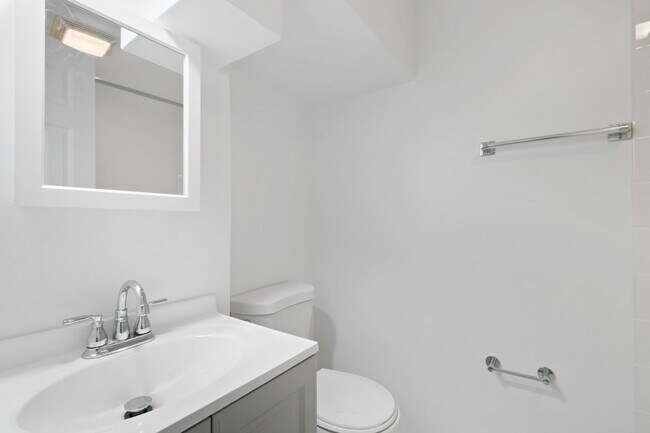 Building Photo - 1144 N Austin Blvd