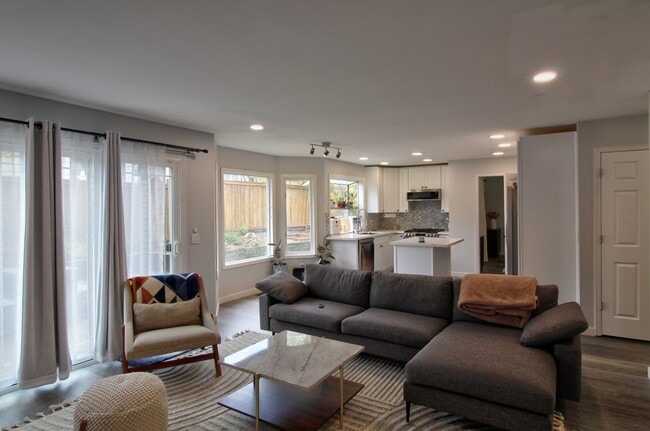 Building Photo - 940 223rd Pl NE