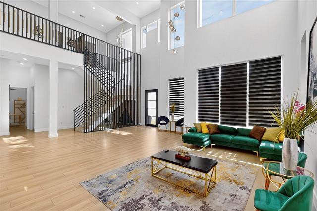 Building Photo - 3946 N Cresthaven Rd