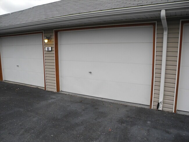 Building Photo - Condominium in Academy Commons
