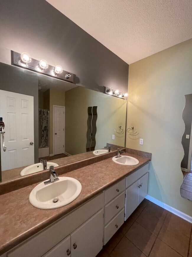 Building Photo - Wakefield Subdivision! One Story....