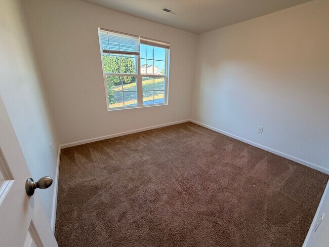 Building Photo - Available Now – Spacious 4BR Home on 1.5 Acres in Rural Hall!