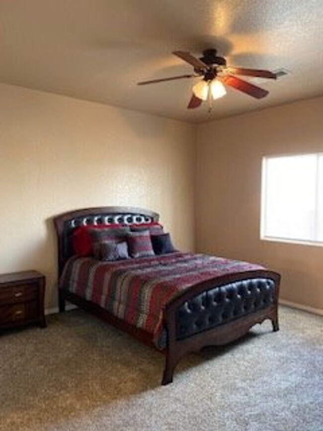 Building Photo - Fully Furnished: Beautiful 3 bedroom, 2 ba...