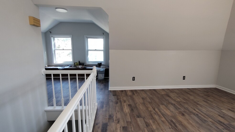 Building Photo - 320 S East St