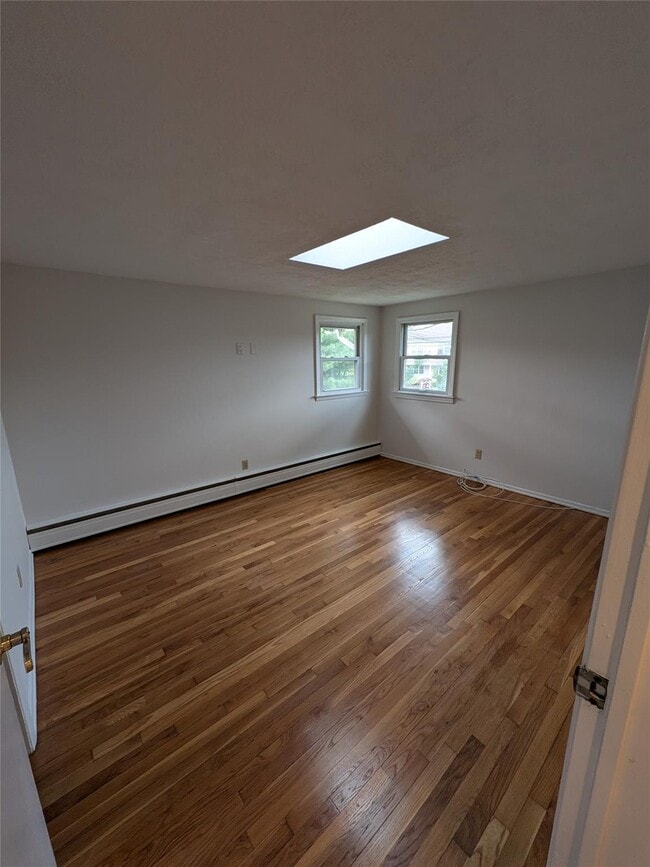 Building Photo - 2 Laurelton St