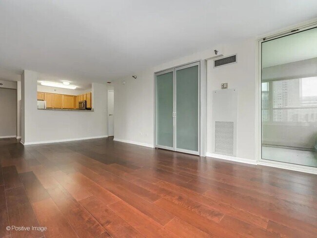 Building Photo - 345 N La Salle Dr