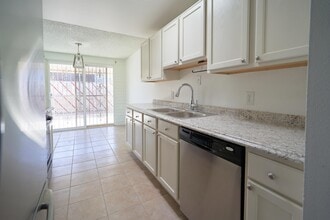 Building Photo - 3410 S Mann Ave