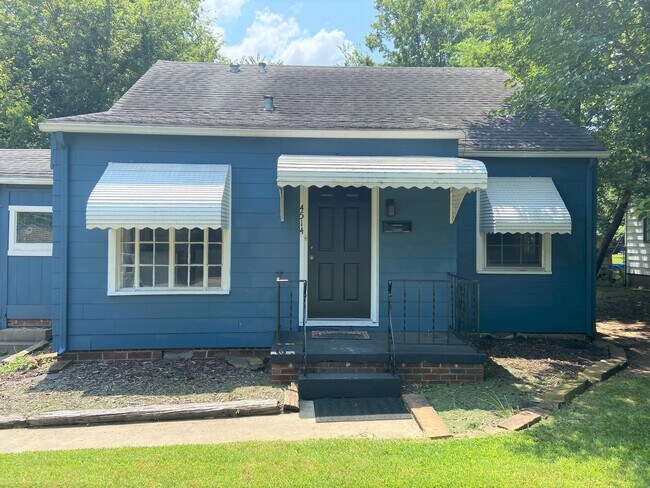 Building Photo - 4514 E 4th Pl