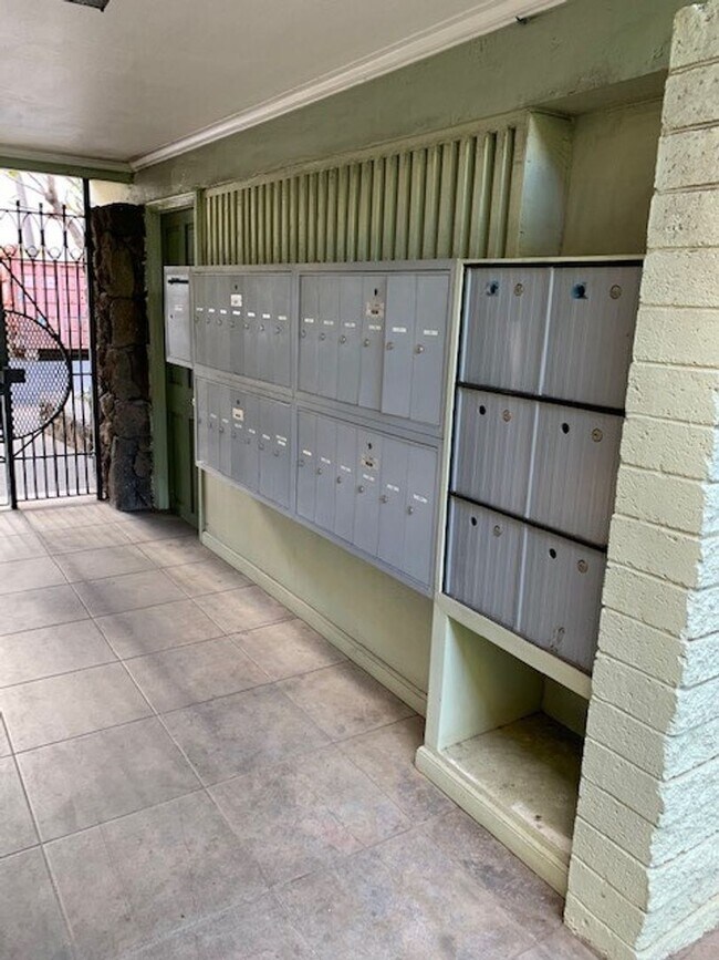 Building Photo - Waikiki Studio Unit - Electric, Water & Sewer included - Avail now!