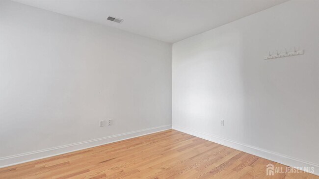 Building Photo - 112 N Broadway