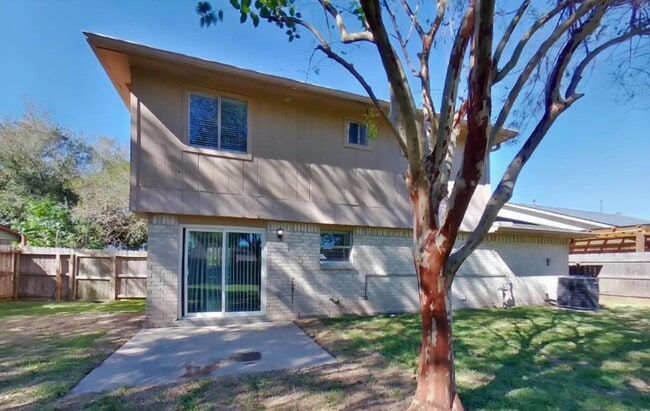 Building Photo - Chic & Comfortable 3-Bedroom Property Ready to Move In