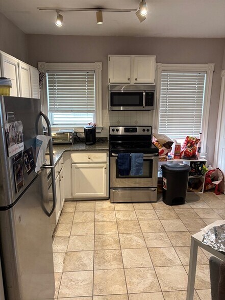 Building Photo - 59 Gates St