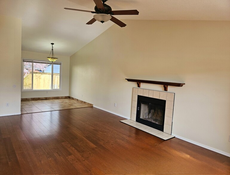 Living Room-Vaulted Ceilingn - 19561 SW Limestone Ct