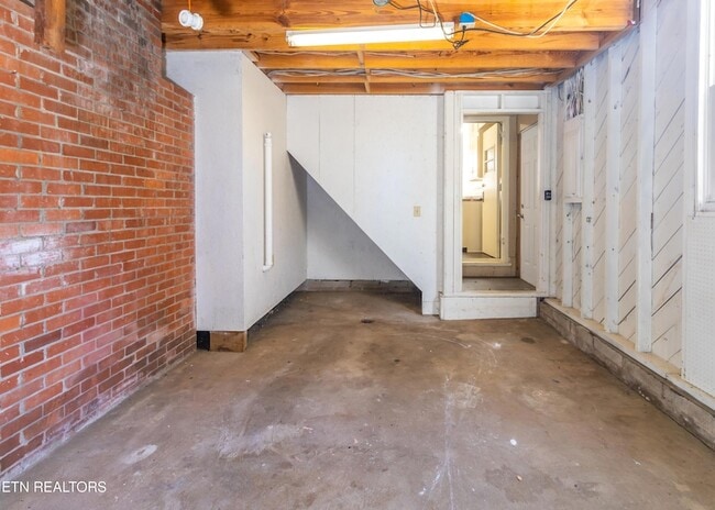 Building Photo - 602 Lookout Ct SE