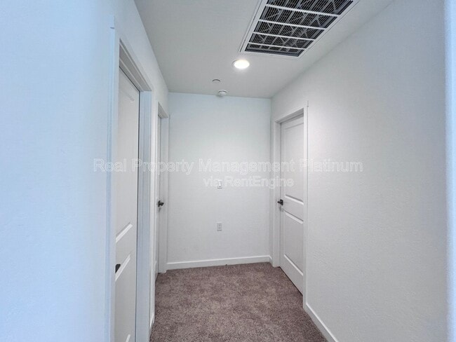 Building Photo - 2915 E Tierra Dr