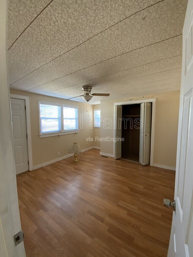 Building Photo - 2026 Shady Cove Dr