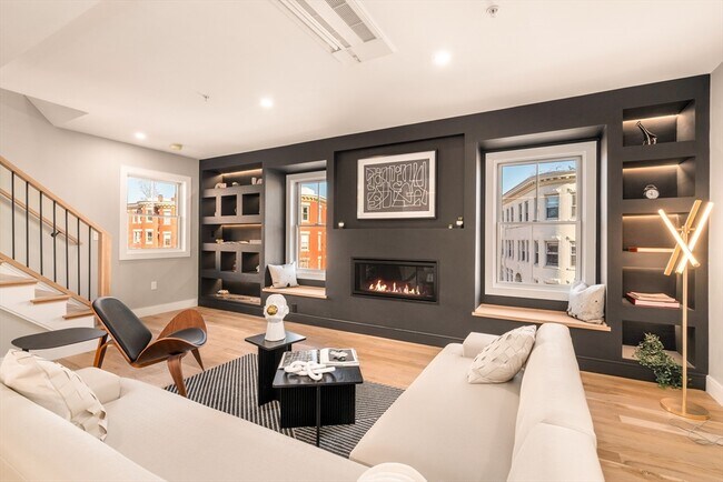 Building Photo - 71 Greenough St