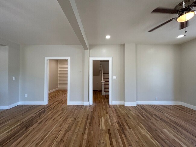 Building Photo - Rent Special! - Gorgeous 3 Bed + Bonus Roo...