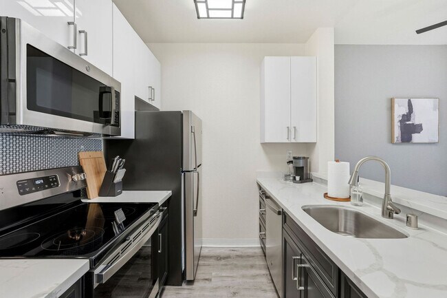 Building Photo - 2000 Post St