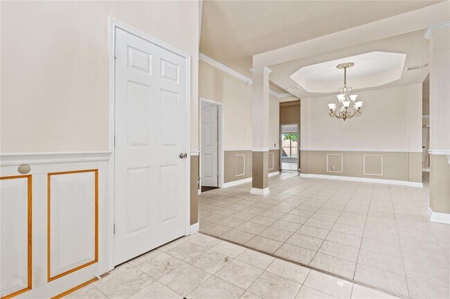 Building Photo - 10115 Willow Crossing Dr