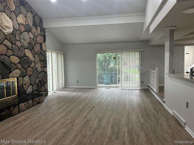 Building Photo - 2081 Babcock Dr