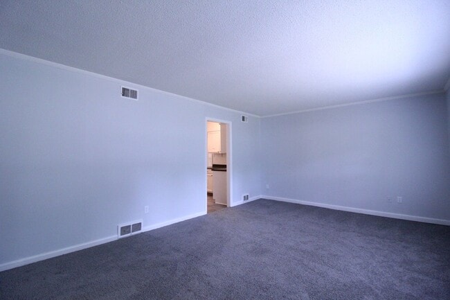 Building Photo - October FREE On This 3 Bedroom 2 Bath Home...