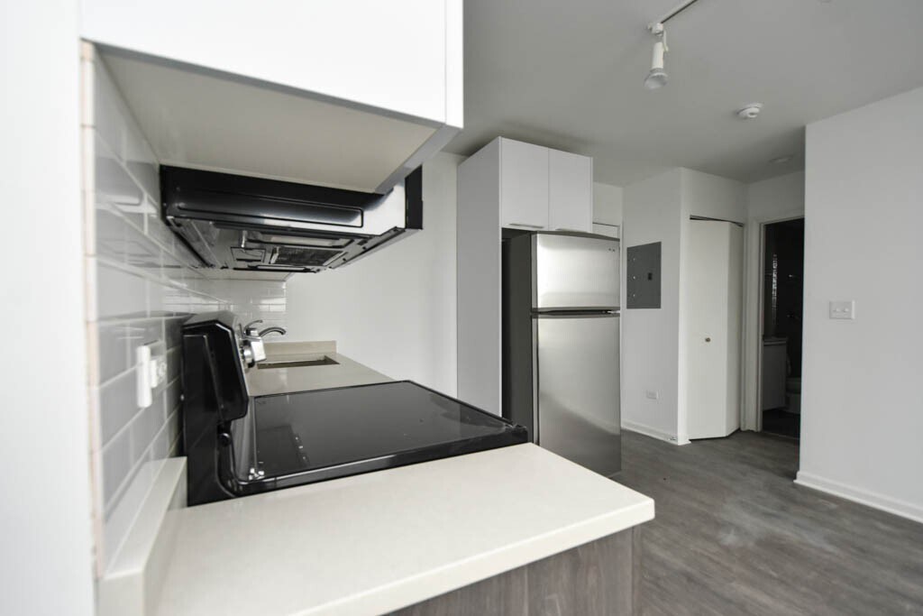 Building Photo - 940 W Winona St