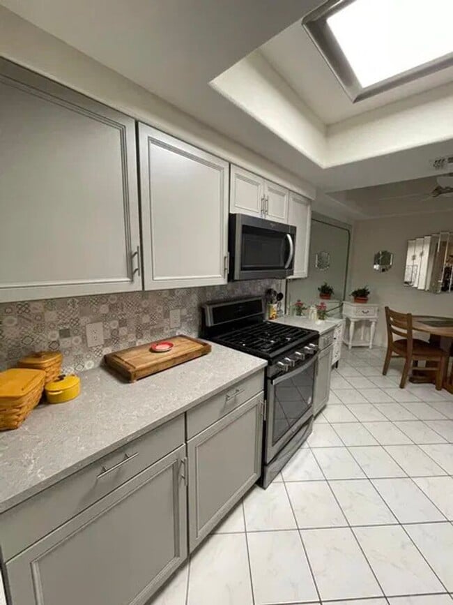 Building Photo - Long Term Furnished 1 Bedroom 1 Bath Condo...