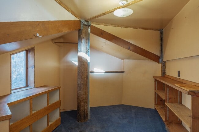 Building Photo - Cozy 2 Bedroom, 1 Bath, With a great Location!