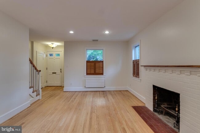 Building Photo - 2508 Davis Ave
