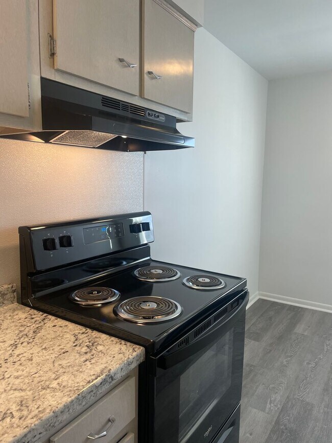 Building Photo - 6491 Carefree Ln