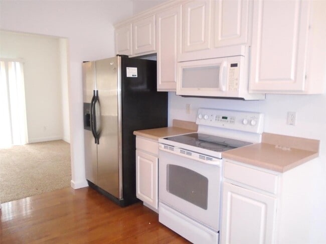 Building Photo - 706 Titan Dr