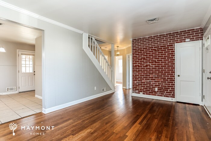 Building Photo - 5907 Winthrope Ave