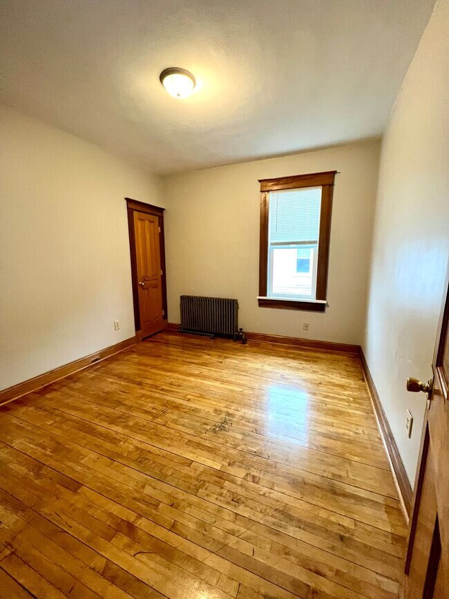 Building Photo - 2016 53rd St