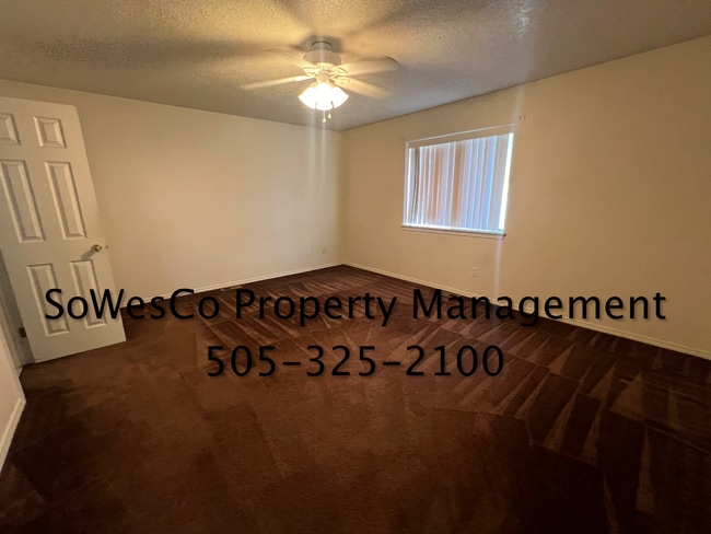 Building Photo - Large Home on West Side of Town