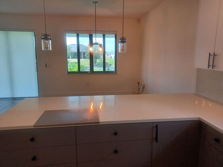 Building Photo - Available Now: Spacious 3 Bedroom / 2 Bathroom With a Large Fenced Yard
