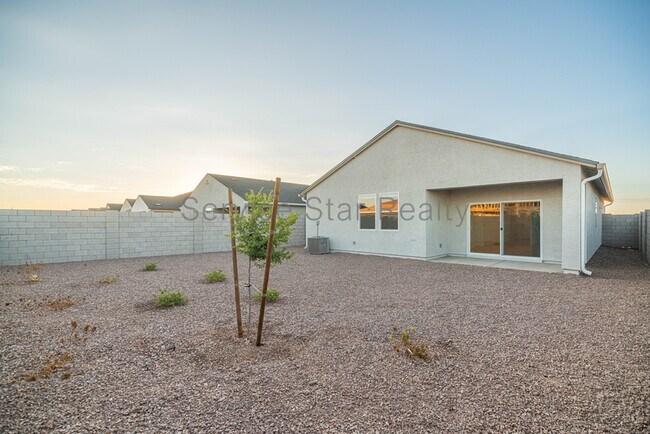 Building Photo - 5549 E Cinder Ln