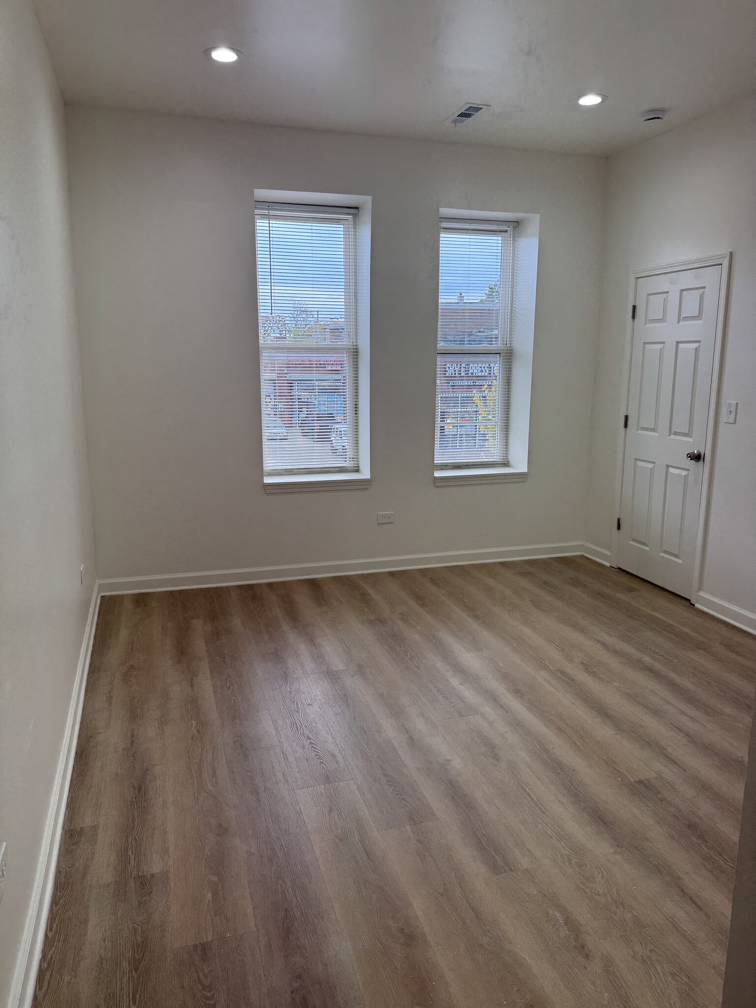 Building Photo - 3840 W Roosevelt Rd