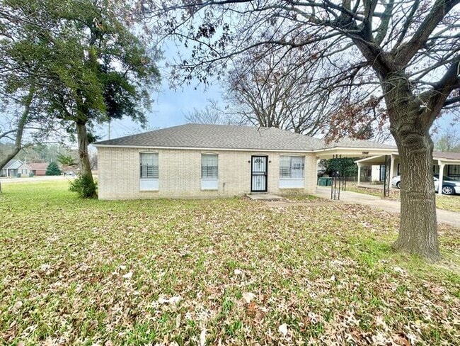 Building Photo - 3940 Schoolfield Rd