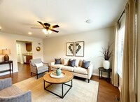 Building Photo - **MOVE IN SPECIAL!!** Spacious 2 Bedroom /...