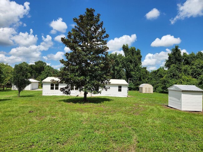 Building Photo - 4 BED 2 BATH,  3 ACRES,  FENCED PADDOCK