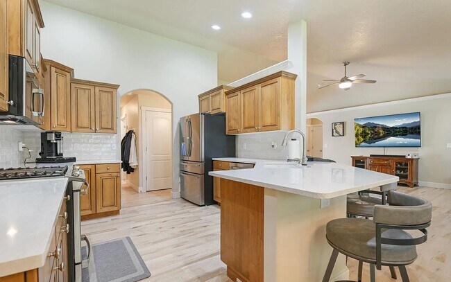 Building Photo - Beautiful 3 bed 2.5 bath home in Meridians Bridgetower community just off Ten Mile and W McMillan Rd