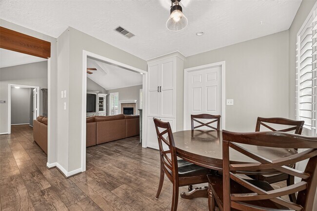 Building Photo - 23011 Fox Hunt Dr
