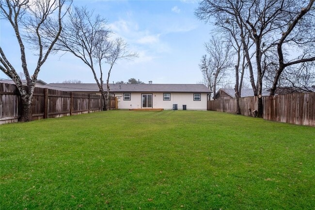 Building Photo - 10511 Man O War Ave