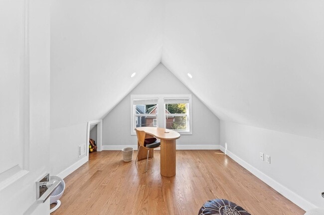 Building Photo - 76 Condict St